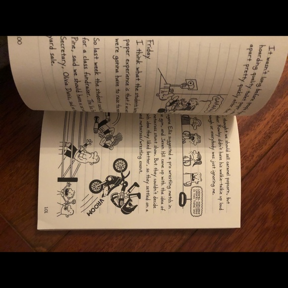Diary of a Wimpy kid! The Third Wheel book - Picture 4 of 4